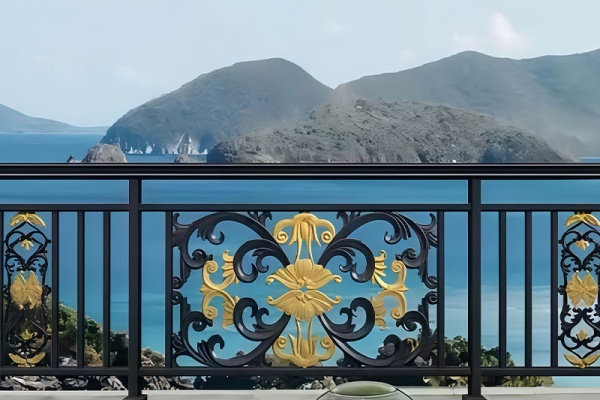 Classic Triple-Roof Galvanized Steel Perimeter Fence: Defining the New Standard for Modern Protection 